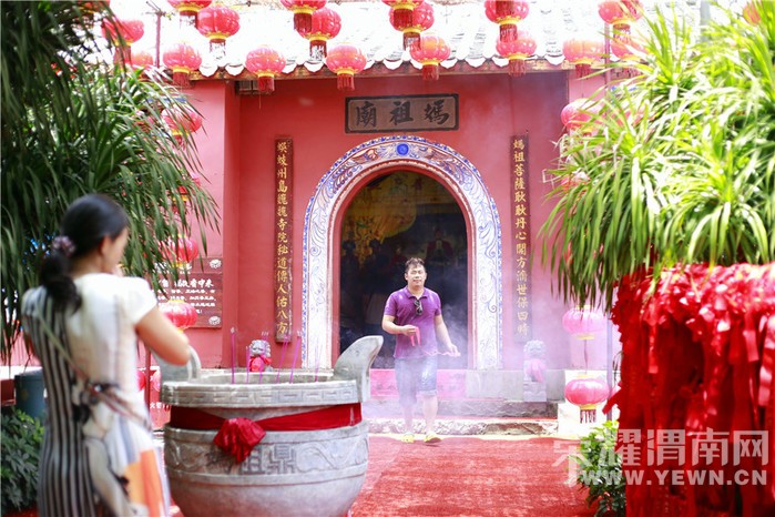 ���Լ�һ���λ�֮�á��ᴩ��γ18��