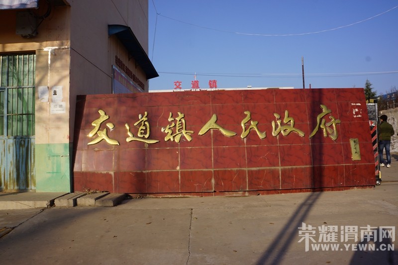 �γǽ����ɳ�����λ��ѳְ������������Ӣ��