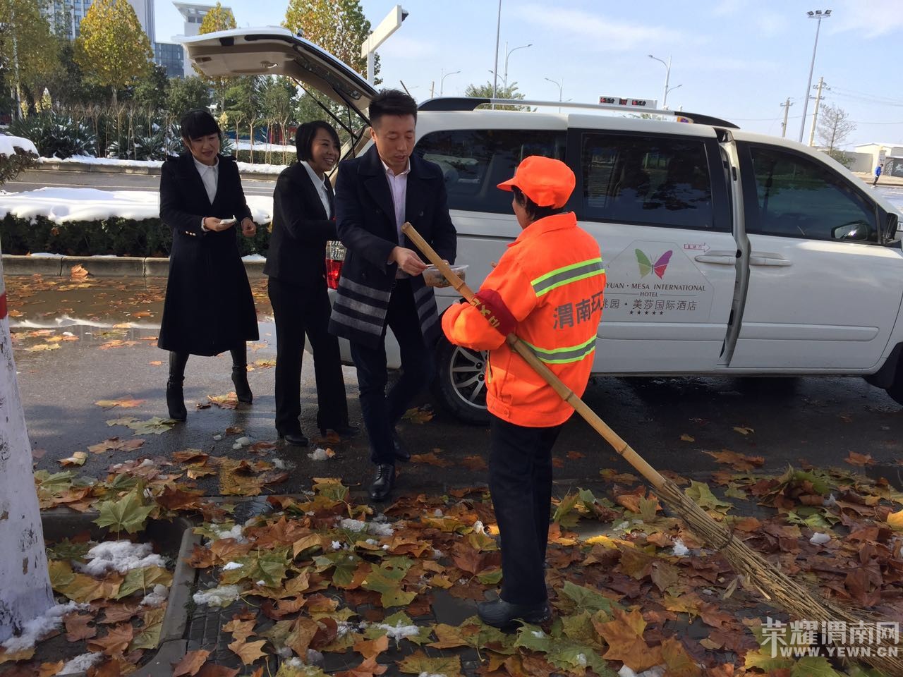 �����ź��죬��԰��ɯůһƬ����~