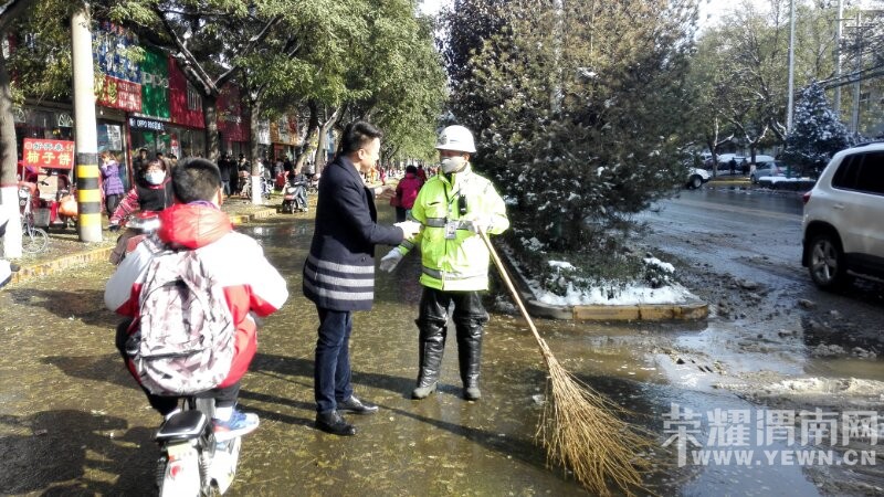 �����ź��죬��԰��ɯůһƬ����~