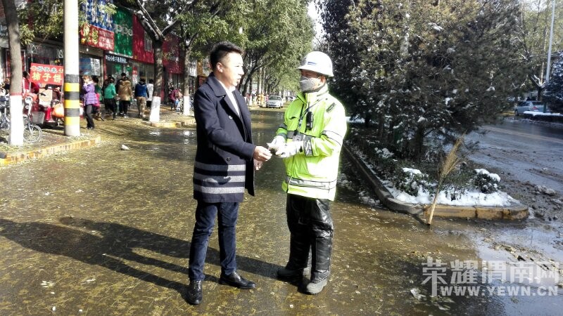 �����ź��죬��԰��ɯůһƬ����~