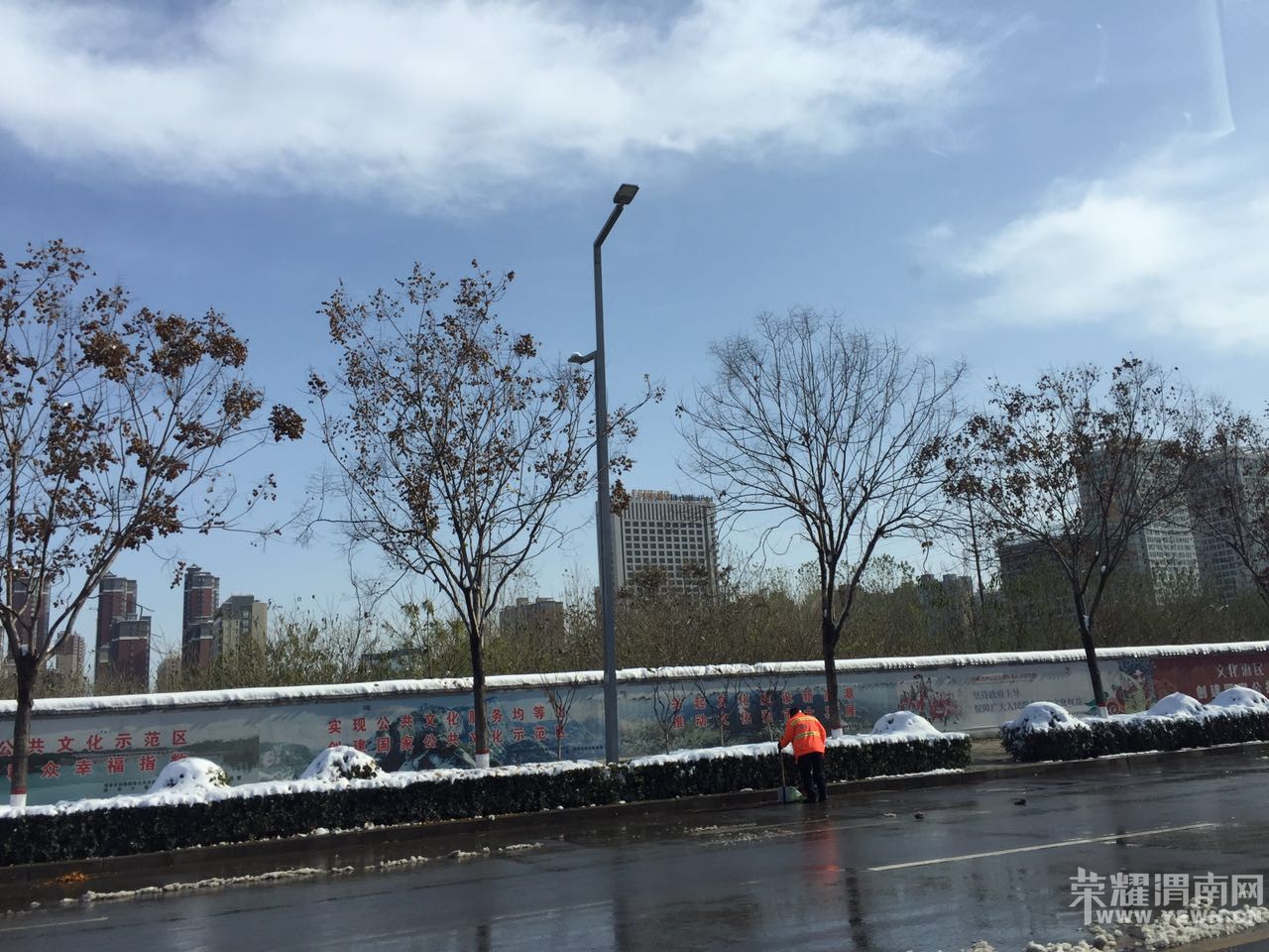 �����ź��죬��԰��ɯůһƬ����~