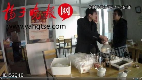 154228otj889ytmrrp8ipl.jpg