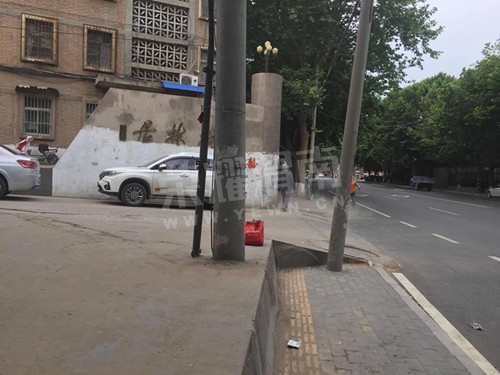101401bq8eq4kz2194d1qo.jpg