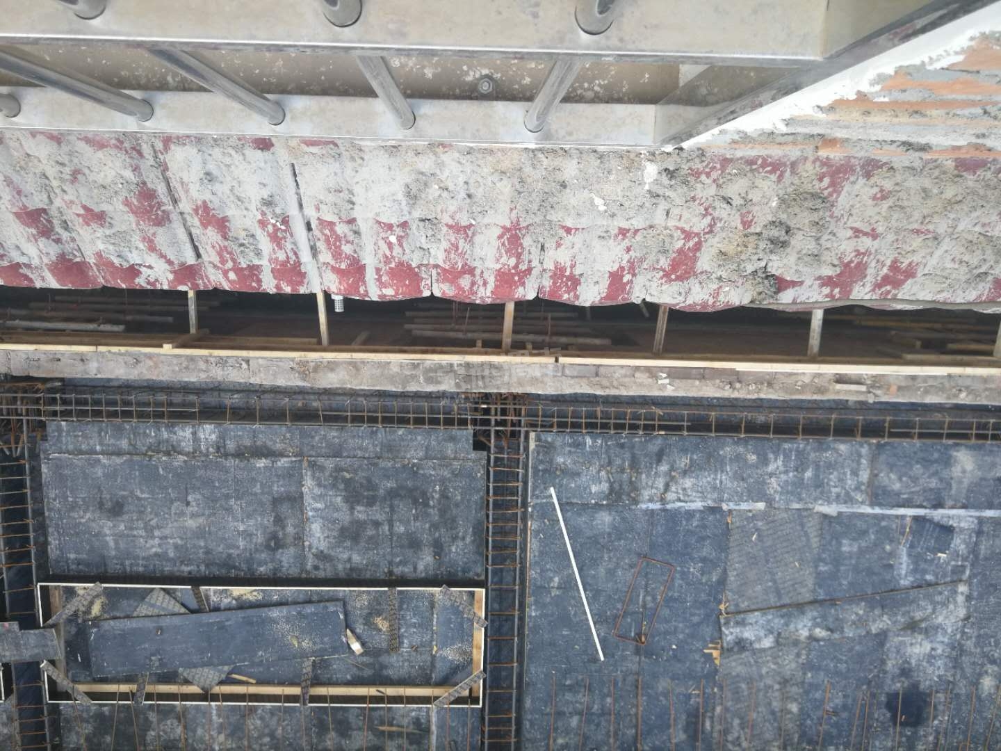 �ǵľ����ǵķ��ӵľ��벻��һ��