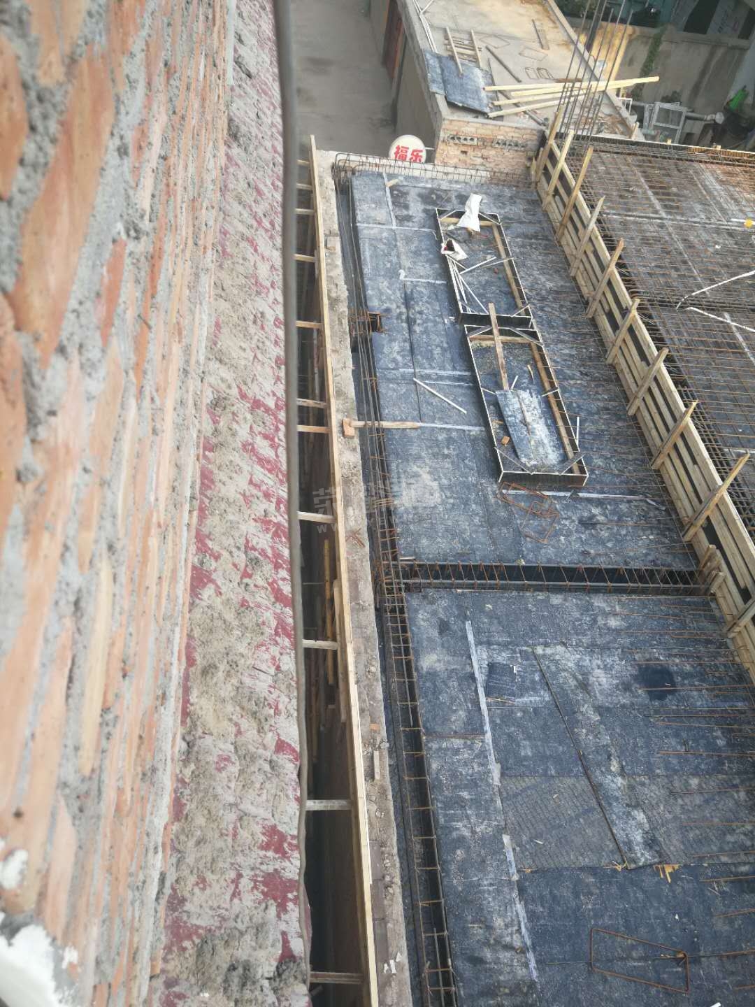 �ǵľ����ǵķ��ӵľ��벻��һ��