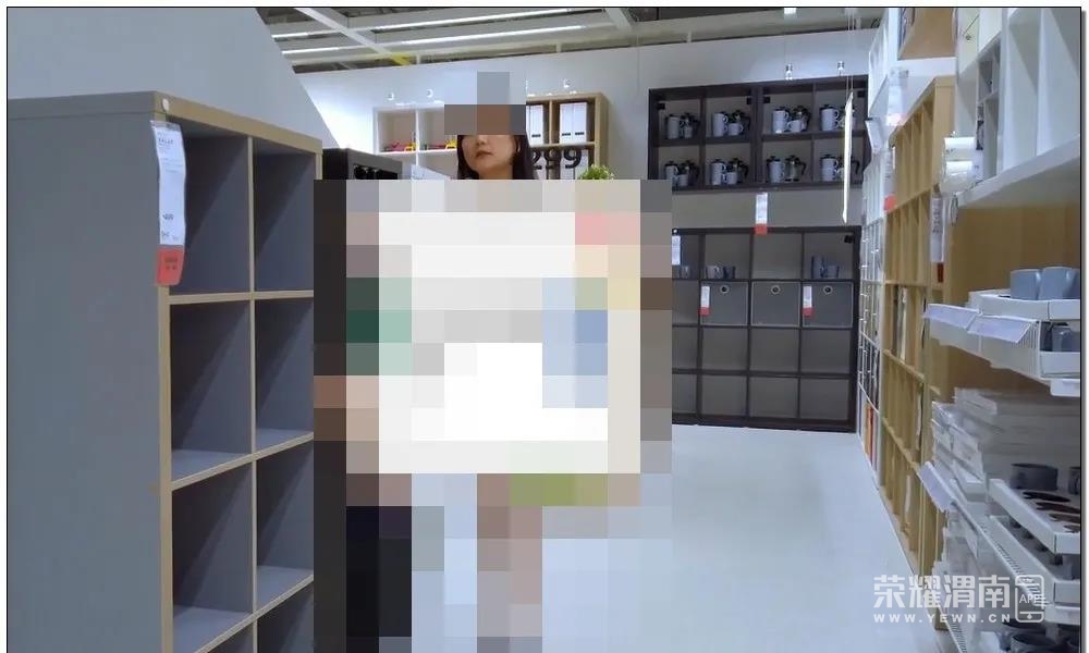 辣眼睛!一女子在宜家家居拍摄不雅视频博眼球,看完我只想去洗眼睛.