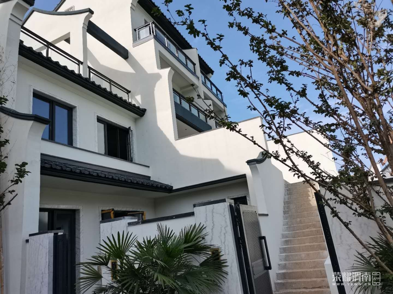 首付22万住温泉度假村,独门独院带前后院子