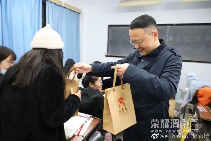 160647t3rsrae9f4hzhhao.jpg
