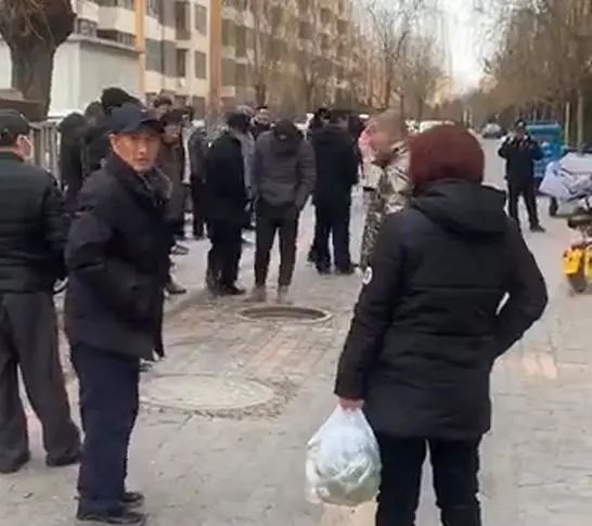 174353j4n3aunl50mn632m.jpg