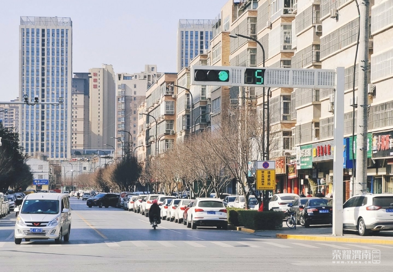 晴朗天气的渭南街景,看看有没有你熟悉的地方?