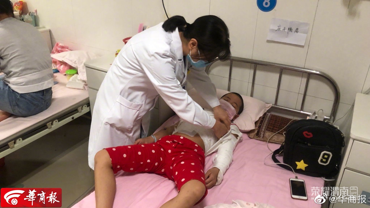 危险!9岁女孩徒手取风筝被高压电击伤, 医生:伤入口在左上肢