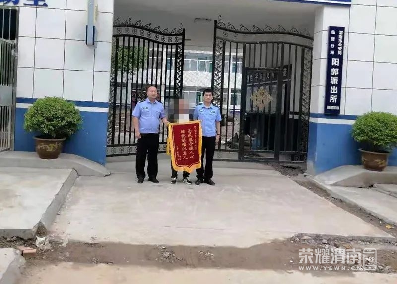 114354ea55au8ftztat4nm.jpg