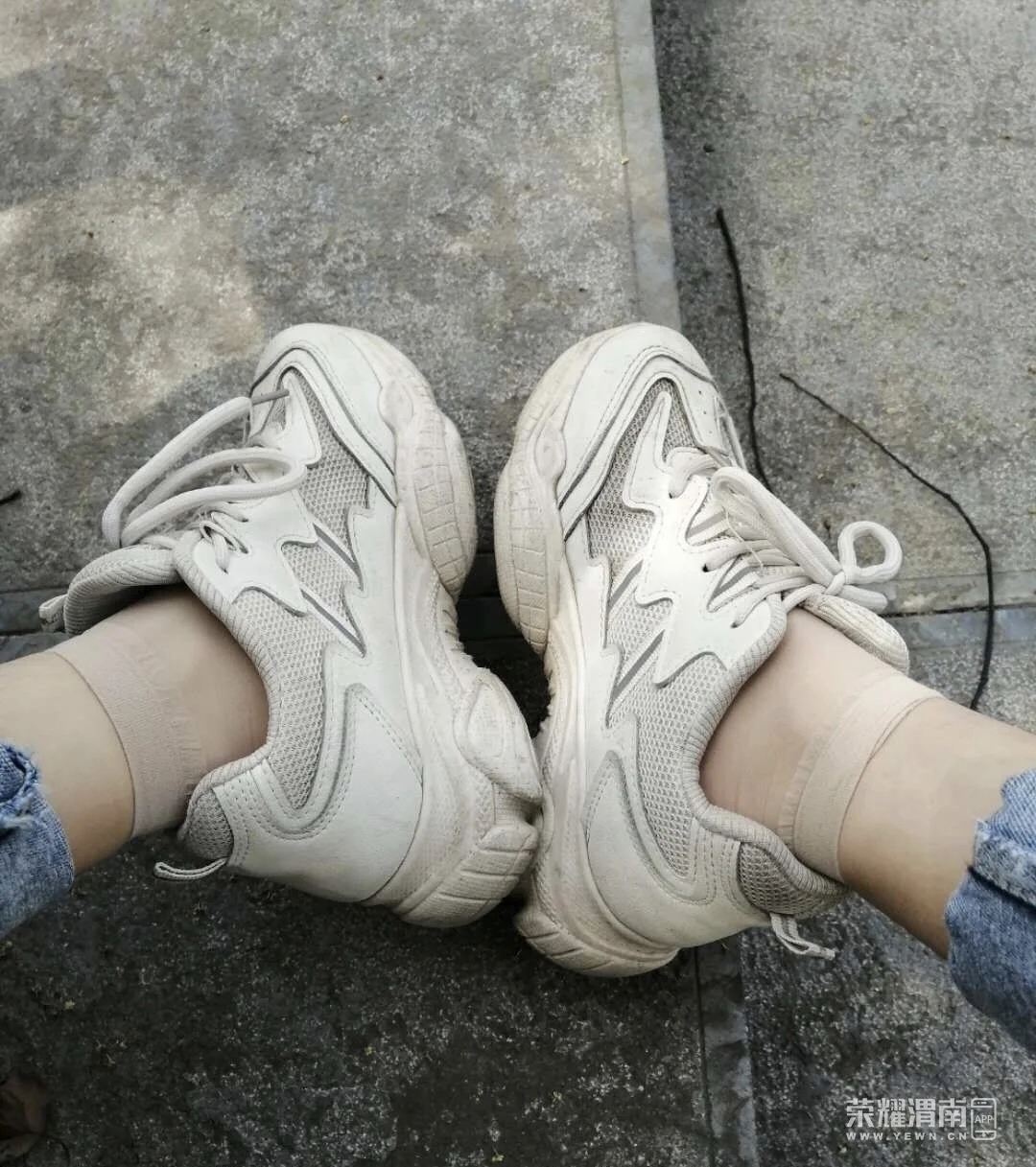 老阿姨这么穿短袜运动鞋很土吗?说的我都怀疑自己了