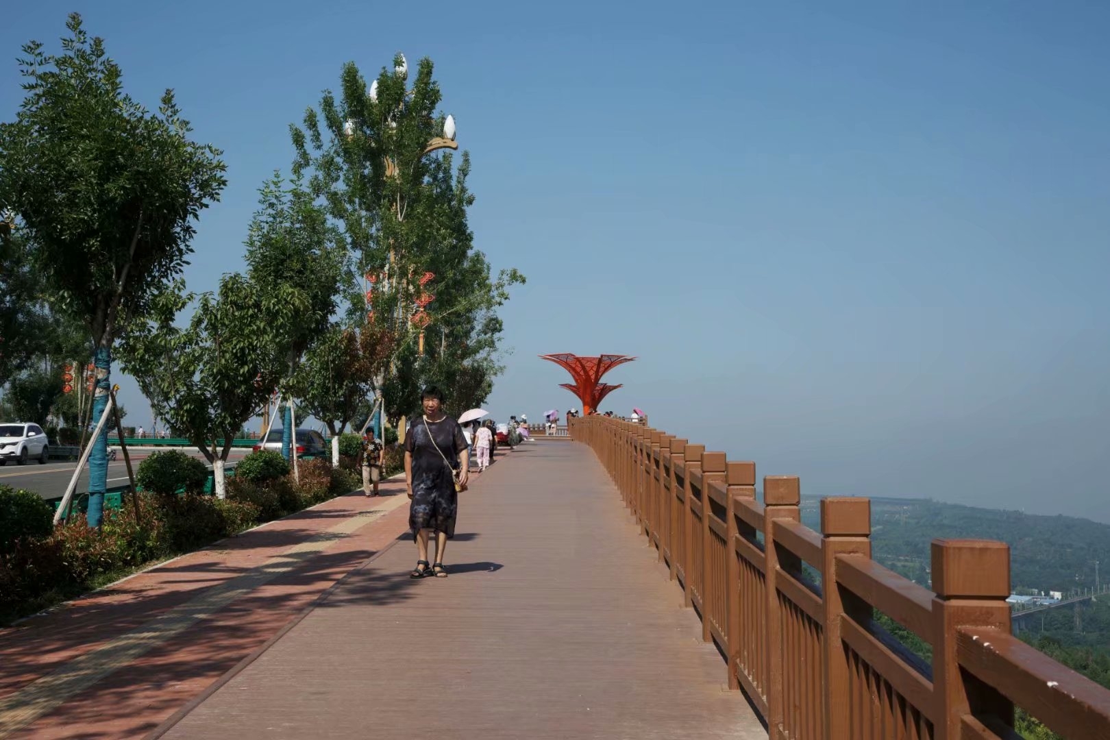 渭南南塬郊野公园,道路宽阔,景色宜人,别有一番美好.