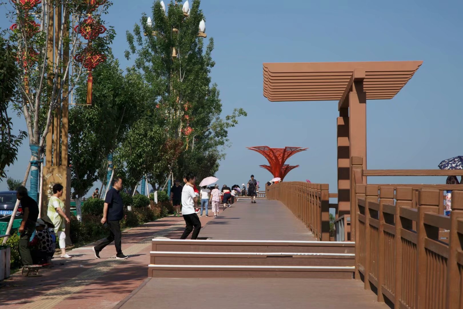 渭南南塬郊野公园,道路宽阔,景色宜人,别有一番美好.