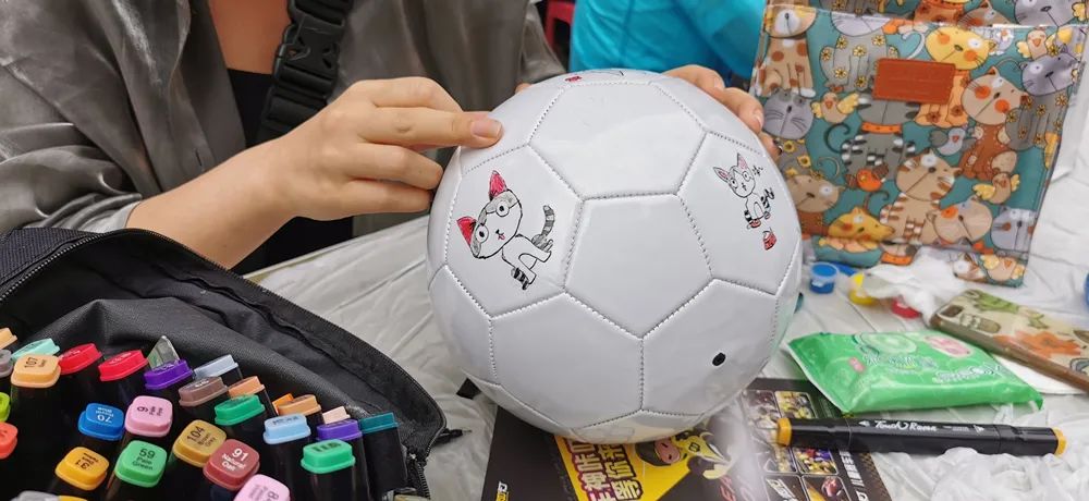 荣耀渭南网联合宏帆广场"足球涂鸦diy"活动全记录(高清组图)