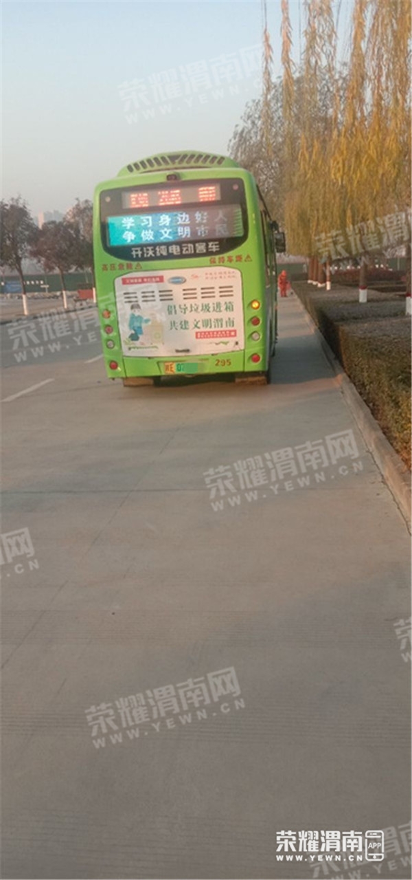 085417f4rq4qqyyfcay935_����.jpg