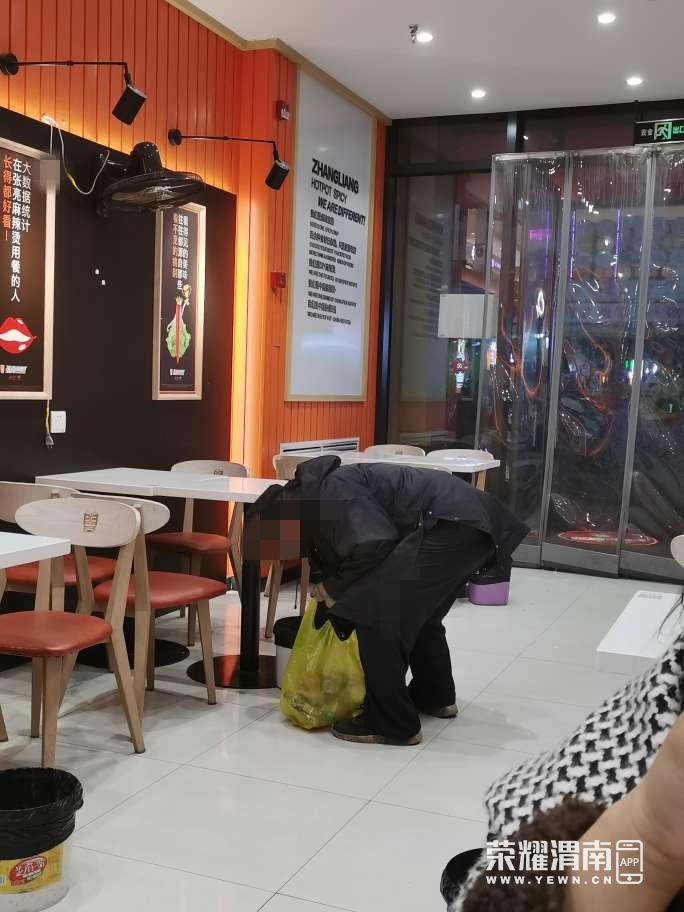 165211pkuk180ydylc1lcc.jpg