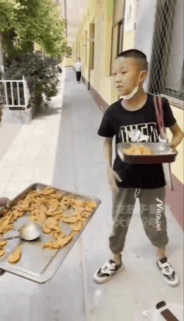 113947ed4fa4c4rq0nqdt4.gif