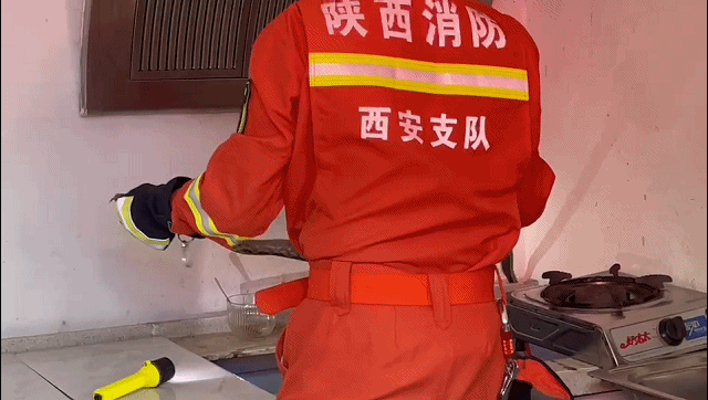103218ipagddzak4zirxa2.gif