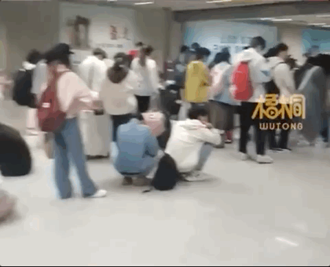 110049ezsrpp6wrw64fg5i.gif