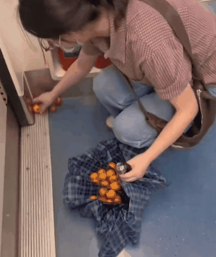 102653g9lu6b1ba098r2g9.gif
