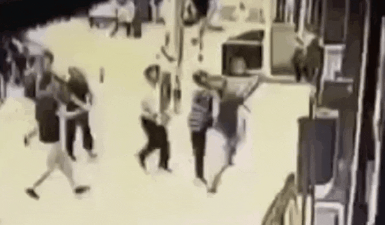 165745iynky0fynszlldf0.gif